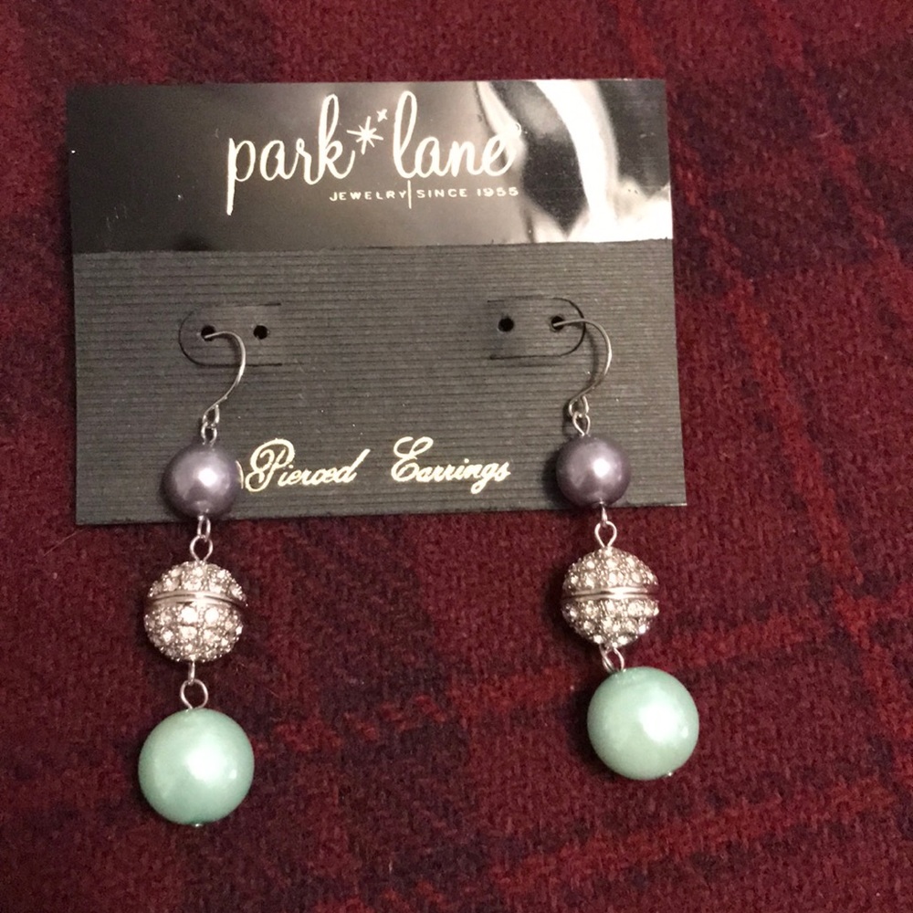 Pretty dangling Park Lane earrings